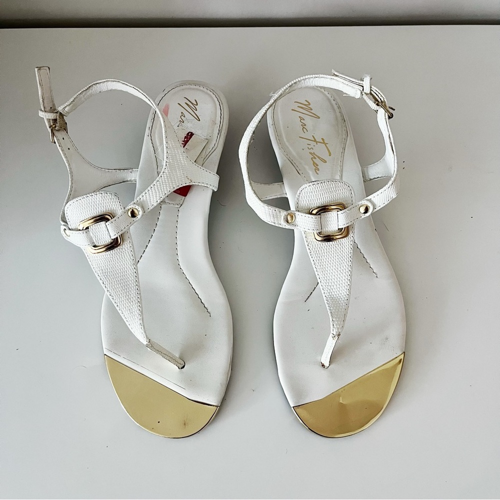 Marc Fisher Size 9 White Gold Sandals